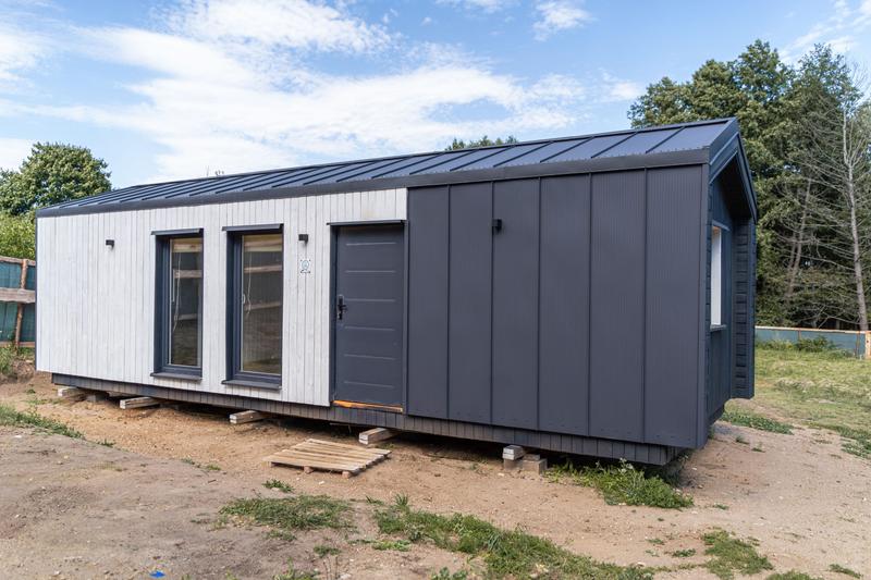 Zalety gotowego domku całorocznego bez pozwolenia – czy to dobry wybór?