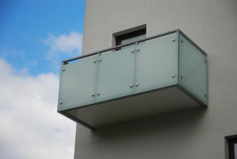 Balkon przyczepny – odkryj, czym jest i jak go dobudować do swojego domu