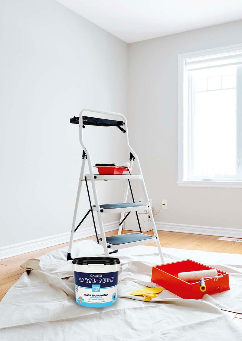 Malowanie ścian w salonie