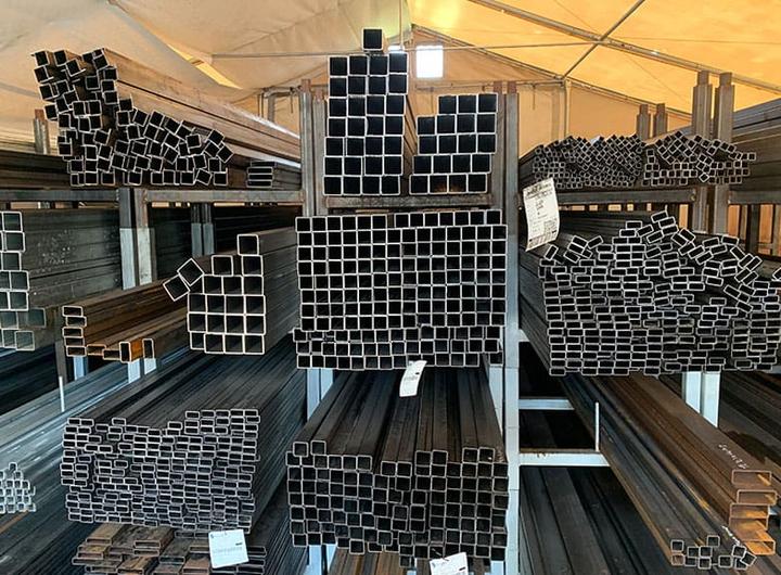 Jak skutecznie wybrać hurtownię stali? Przewodnik dla początkujących i profesjonalistów