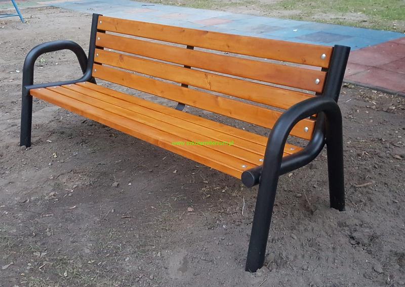 Jaką ławkę ogrodową wybrać, aby cieszyć się komfortem i stylem?