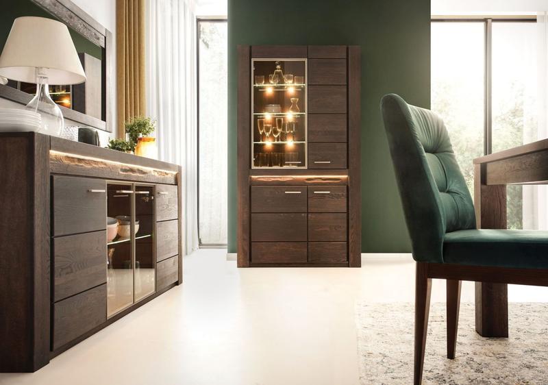 Jakie kolory ścian najlepiej komponują się z ciemno brązowymi meblami?