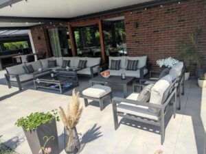 Mały Taras, Wielkie Możliwości: Kompleksowy Poradnik Aranżacji i Wybory Mebli na Twoje Przytulne Miejsce