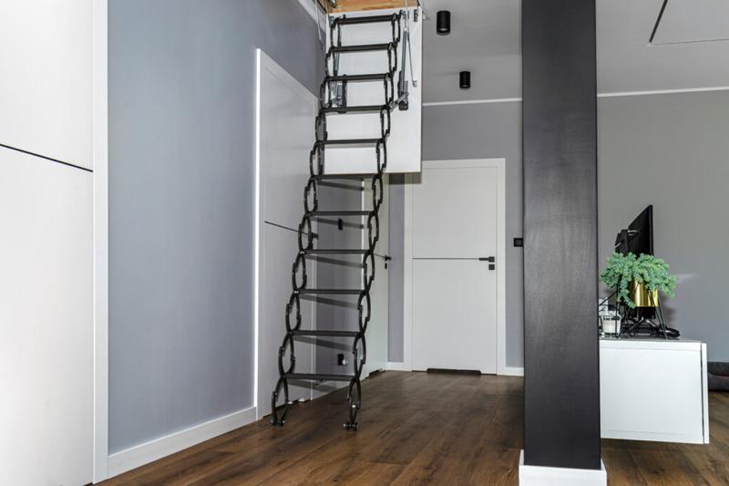 Maskowanie wejścia na strych