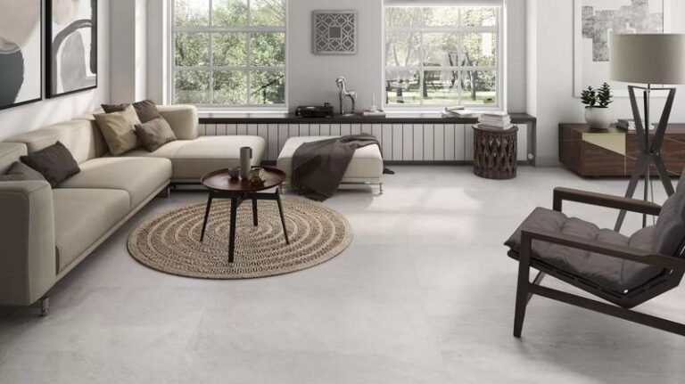 Efektowne płytki w salonie – jak uniknąć najczęstszych błędów podczas układania